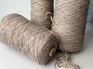 Tyk uspundet uld - 100% uld i lys gråbrun / orange, ca. 600 gram